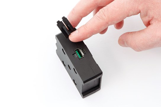 pr_2021_19_en_ wunderlich_usb_charging_box_01_edited-1.jpg
