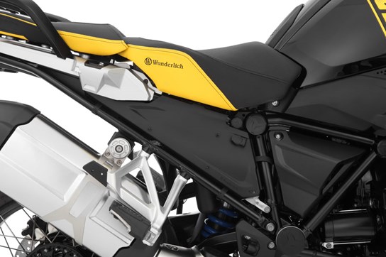 pr_2021_25_en_frame cover_with_holes_for_socket_and_side_bags_01_edited-1.jpg